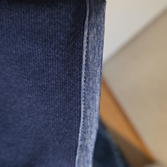 Peter Millar Medium Navy  Lightweight Golf Quarter Zip Perfect Condition - Picture 7 of 7